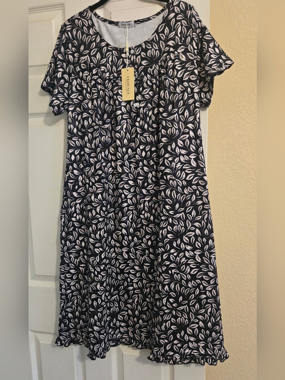 New! Ekouaer Leaf Print Night Gown Size Large Black White Taupe